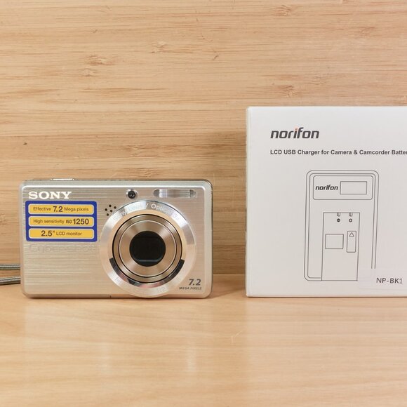 Vintage Sony Cyber-shot DSC-S750 7.2MP Digital Camera / 3x Zoom / Tested - Picture 2 of 9